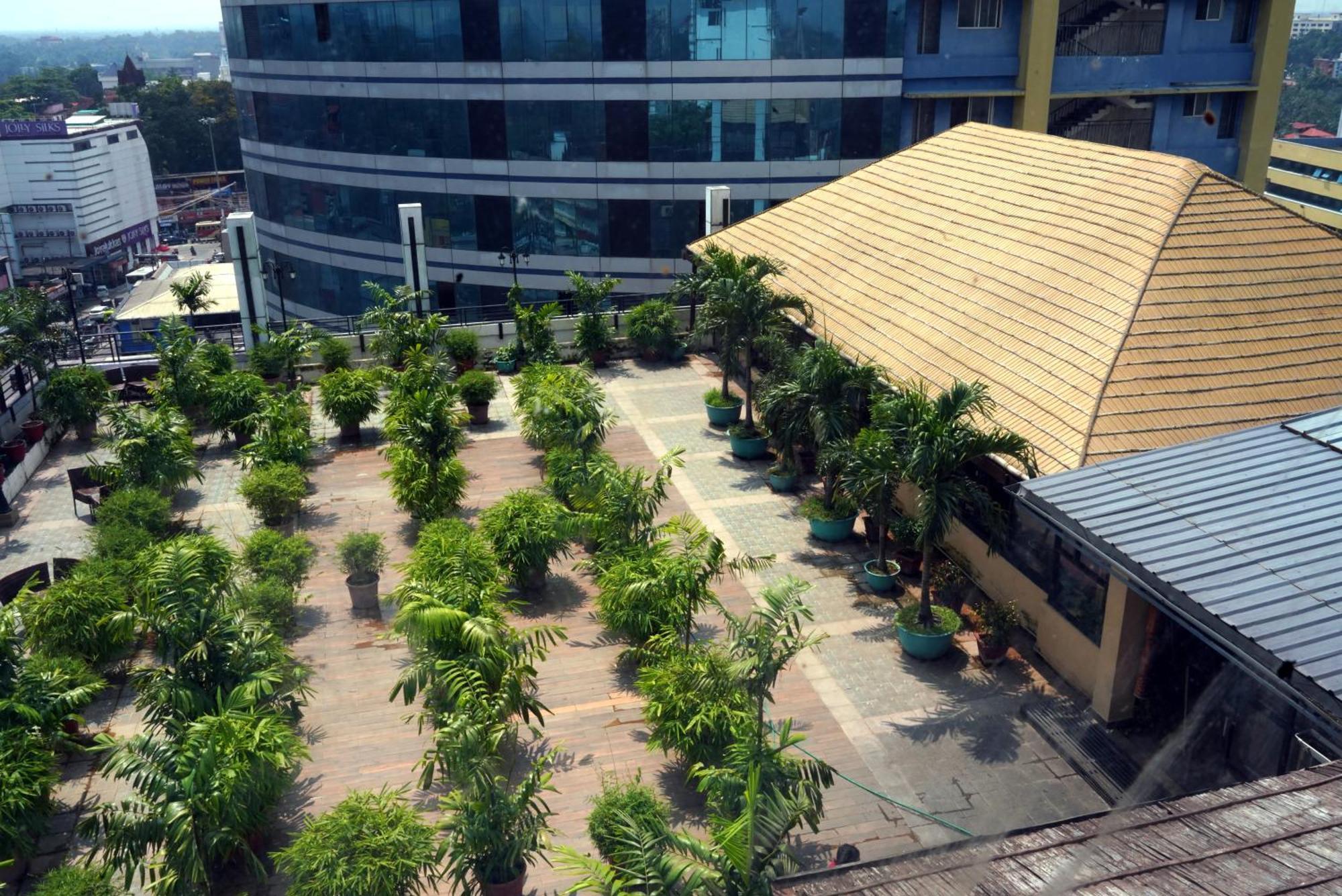 KGA Elite Continental Hotel Tiruvalla Exterior foto