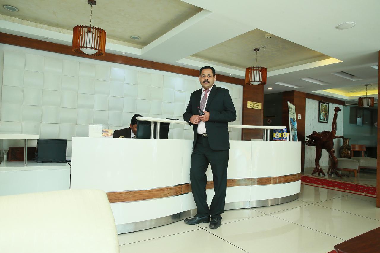 KGA Elite Continental Hotel Tiruvalla Exterior foto